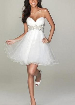 Красива святкова сукня