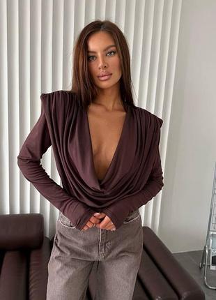 Боді з декольте