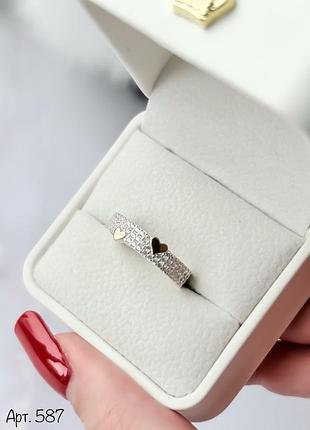 Срібна каблучка з золотими сердечками