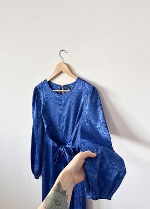 Красивое атласное миди платье🌿