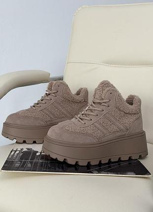 Женская зимняя обувь теплая на барашике высокая подошва распродаж