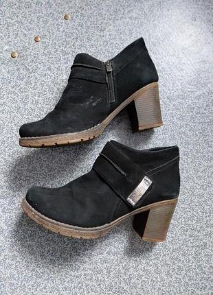 Черевики на підборах жіночі