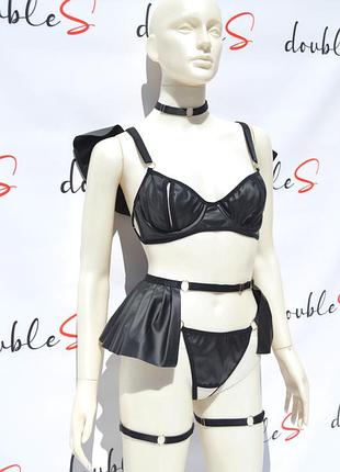 Сексуальный кожаный комплект с крыльями. чашка e, xs