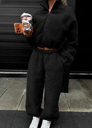 Жіночий костюм