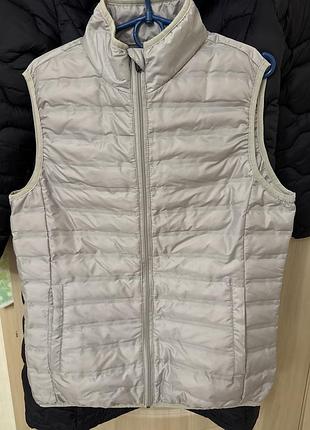 Безрукавка жилетка