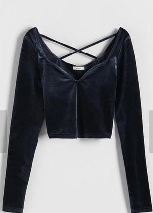 Синій велюровий укорочений топ з b-образним вирізом і перехресними бретелями на спині