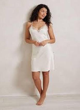 Красивая светлая ночнушка