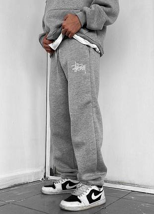 Стильные спортивные штаны на флисе stussy