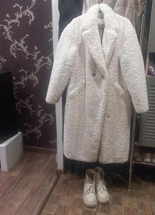 Шуба ,біла ,шиншила.