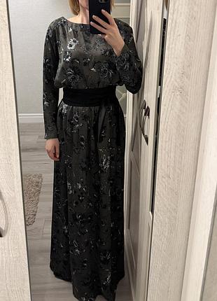 Сукня вільного крою andre tan з квітковим принтом та відкритою спиною, можна використовувати пояс