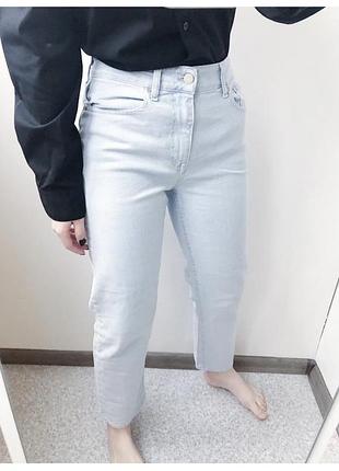 Джинси прямо крою.