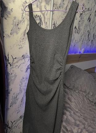 Длинное серое платье с акцентом на талии.пл. новое