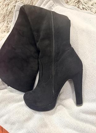 Дуже високі жіночі ботфорти-чулки зі штучного замшу 38 розміру