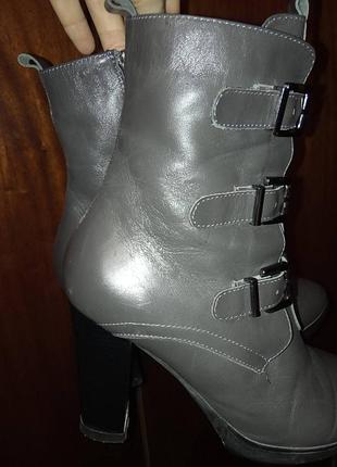 Кожаные сапоги 37 размер. хорошее состояние. каблук 9,5 см