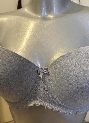 Розкішний, базовий, бюстгальтер, в сірому кольорі, від дорогого бренду: censored.