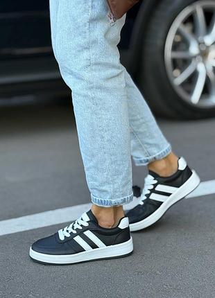 Жіночі кросівки