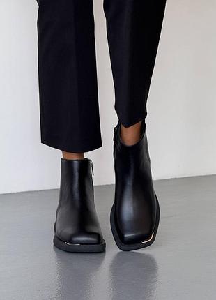 В наявності стильові шкіряні анатомічні черевики