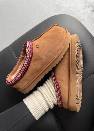 Женские угги из натурального меха ugg tasman chestnut (красная вышивка)