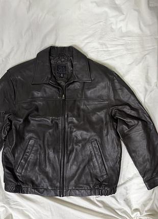 Чоловіча шкіряна куртка бренду jos. a. bank розмір xl