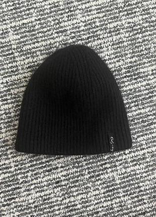 Чорна шапка жіноча на об'єм голови 50-52 см, не глубока