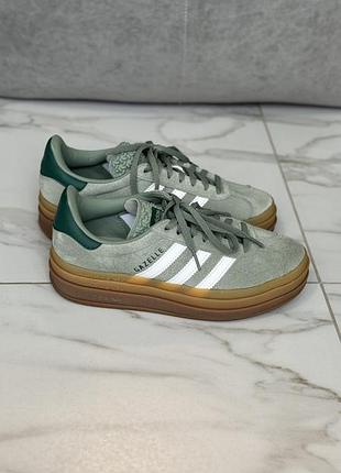 Жіночі зелені снікерси adidas gazelle bold silver green gum