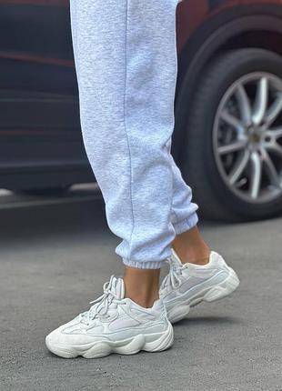 Жіночі кросівки