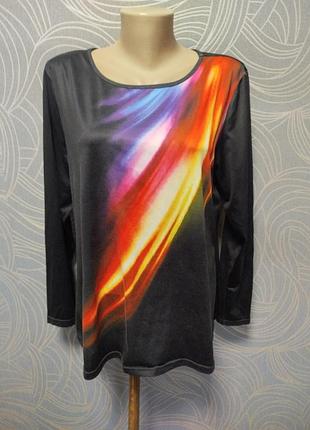 Красивая кофта с принтом ярким