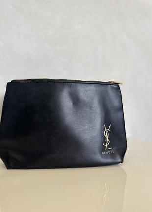 Косметичка від відомого бренду