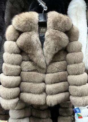 Шубка з натуральним хутром песця з англійським коміром