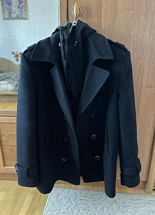 Чоловіче пальто з капішоном та кишенями в розмірі 54(на зріст 175-180см)