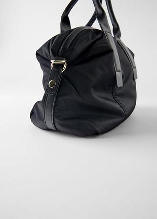 Чорна нейлонова сумка zara