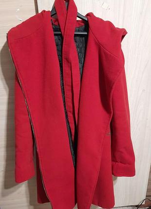 Зимнее теплое пальто с поясом и капюшоном. одевалось 2 раза. шерстяная ткань, теплое. без проблем преется, не скатывается. замеры на фото.