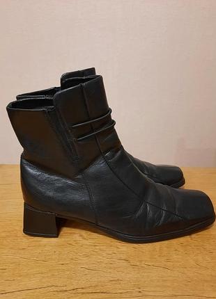 Женские ботинки