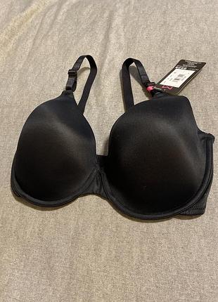 Чорний бюстгальтер з гладкого матеріалу