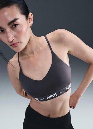 Жіночий топ nike оригінал з нових колекцій.