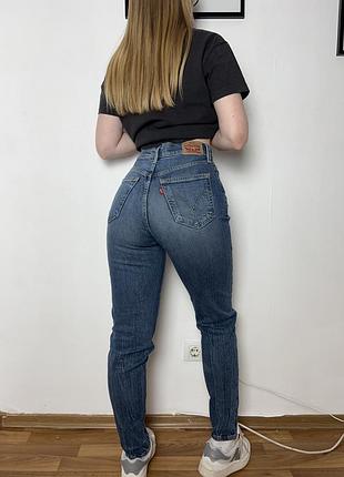 Джинси на завищеній талії мом levis