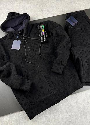 Чоловічий костюм louis vuitton