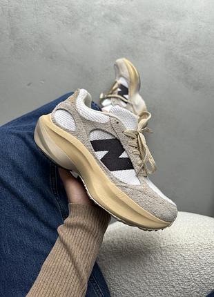 New balance warped runner beige/white