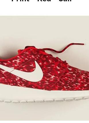 Оригінал кросівки nike roshe run print red sail