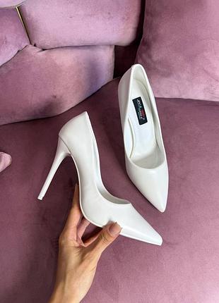 Білі туфлі човники туфлі класичні туфлі на підборах світлі туфельки на каблуку туфлі лодочки на шпильці білі туфлі на каблуку