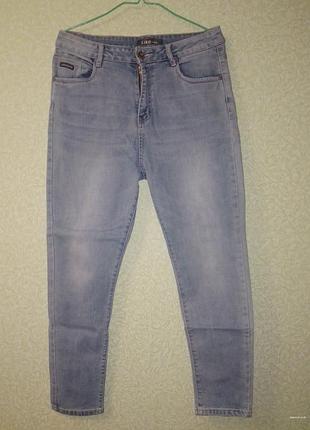 Женские джинсы.