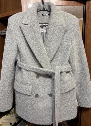 Жіноче пальто-піджак сірого кольору, розмір м