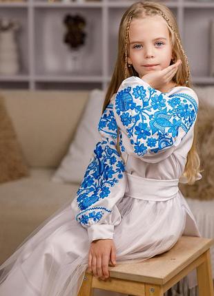 Вышиванное платье белое с голубой вышивкой. вышитое платье для девочки