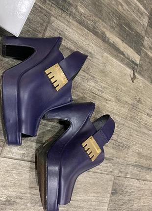 Туфлі -босоніжки 36. шкіра , бренд