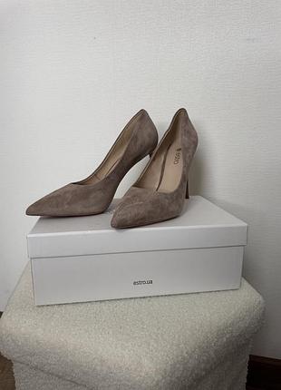 Туфлі на підборах