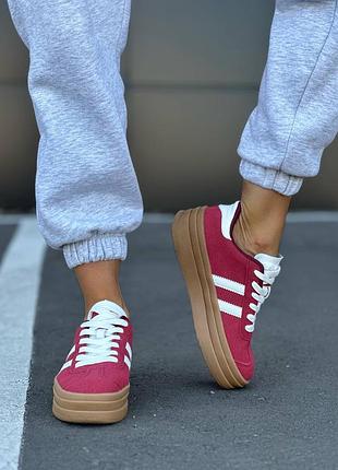 Женские кроссовки