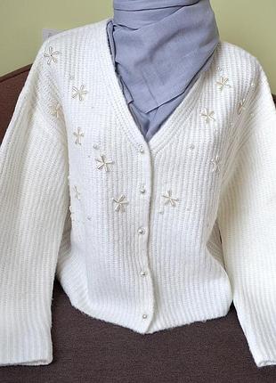 Світла оверсайз кофта next, стан чудовий  довжина 56 см, пол. грудей під пахвами 61 см, рукав прямий широкий, приспущений, із вмістом шерсті