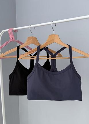 Оригінальні спортивні топи