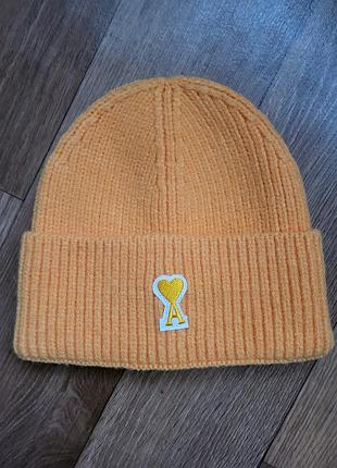 Стильная шапка ami