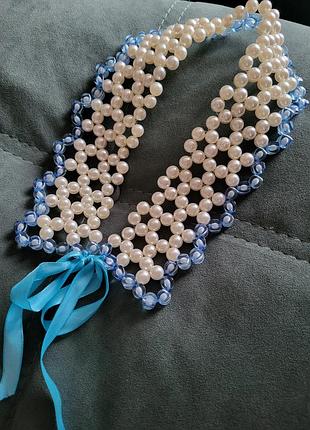 Воротник из бусин айвори и голубого цвета